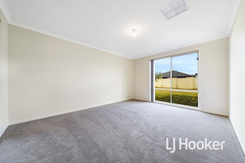 Photo - 14 Lobelia Street, Pakenham VIC 3810 - Image 13