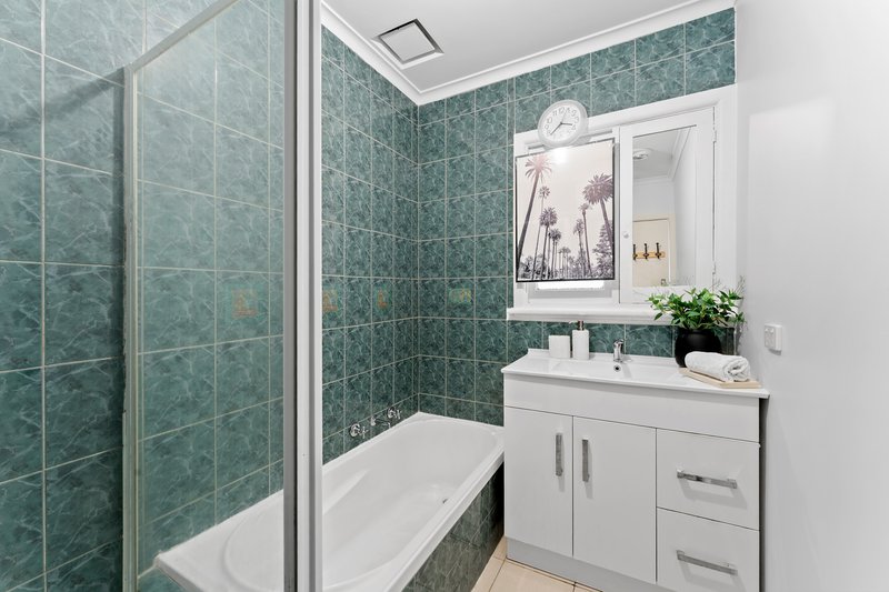 Photo - 1/4 Lockington Crescent, Dandenong VIC 3175 - Image 5