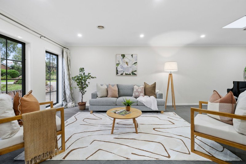 Photo - 14 Loders Way, Berwick VIC 3806 - Image 3