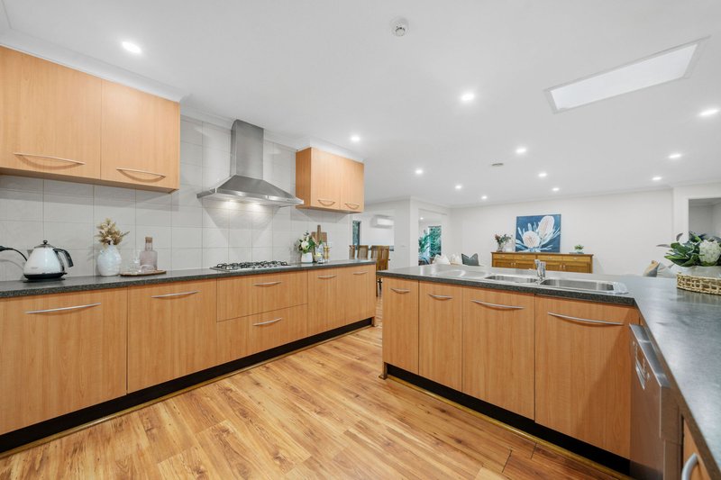 Photo - 14 Loders Way, Berwick VIC 3806 - Image 9