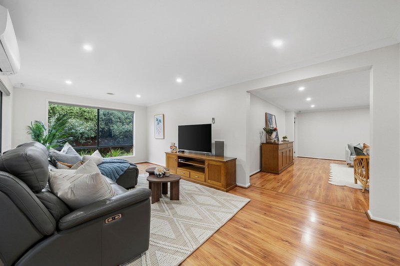 Photo - 14 Loders Way, Berwick VIC 3806 - Image 10