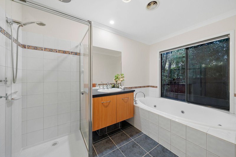 Photo - 14 Loders Way, Berwick VIC 3806 - Image 17
