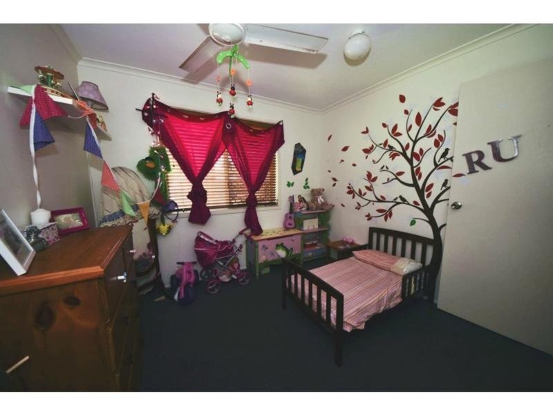 Photo - 14 Lomandra Street, Boyne Island QLD 4680 - Image 11