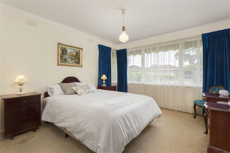 Photo - 14 Lotus Crescent, Mulgrave VIC 3170 - Image 6