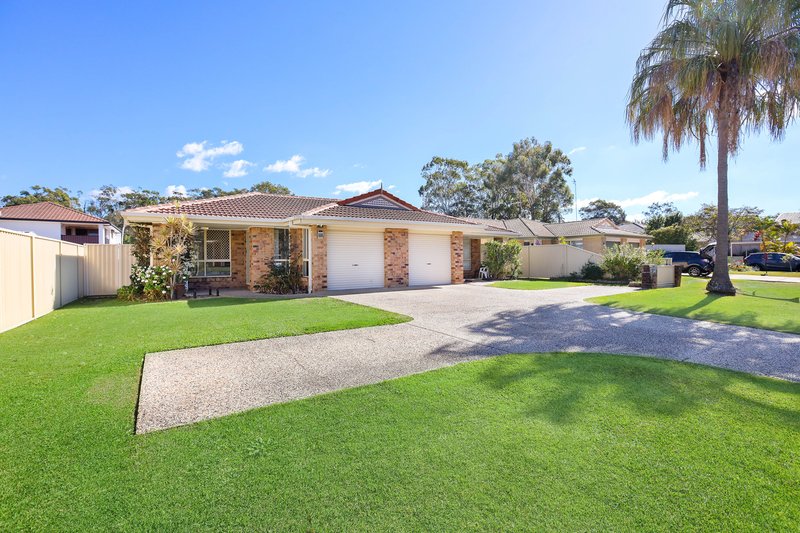 Photo - 1/4 Lucas Place, Labrador QLD 4215 - Image 1