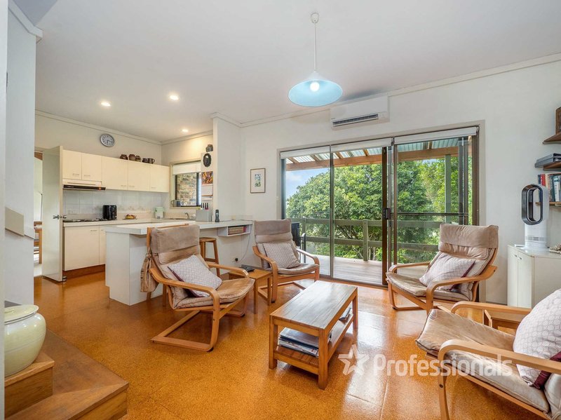 Photo - 14 Lucia Crescent, Lismore Heights NSW 2480 - Image 5