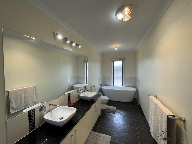 Photo - 14 Luker Street, Horsham VIC 3400 - Image 7