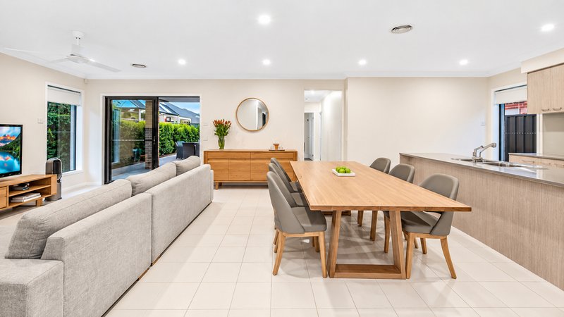 Photo - 14 Lunar Way, Fraser Rise VIC 3336 - Image 6