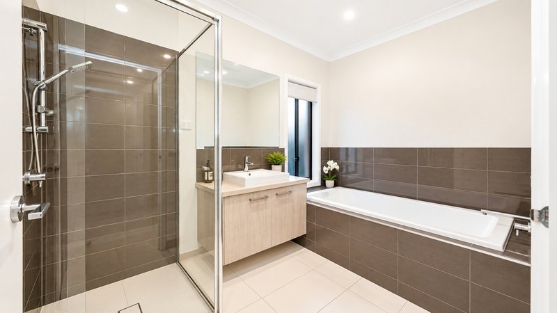 Photo - 14 Lunar Way, Fraser Rise VIC 3336 - Image 8