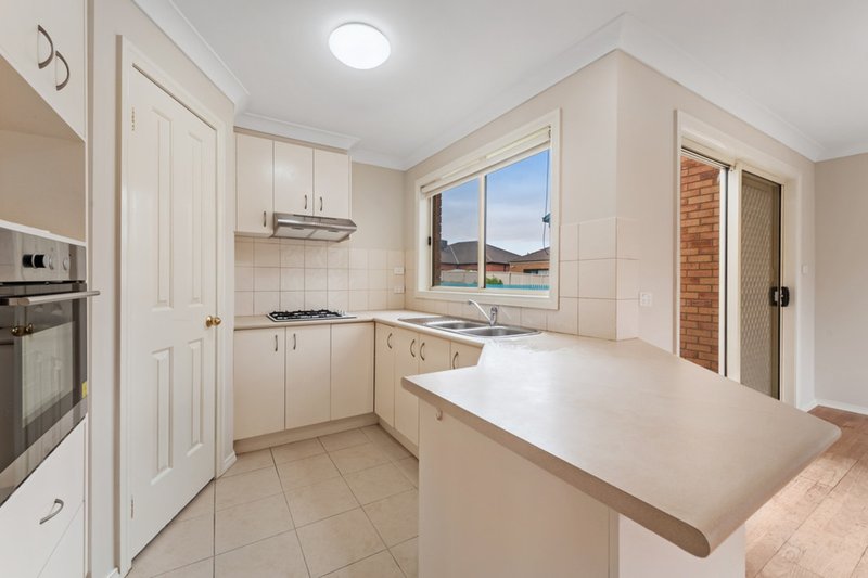 Photo - 14 Lyme Park Circle, Caroline Springs VIC 3023 - Image 6