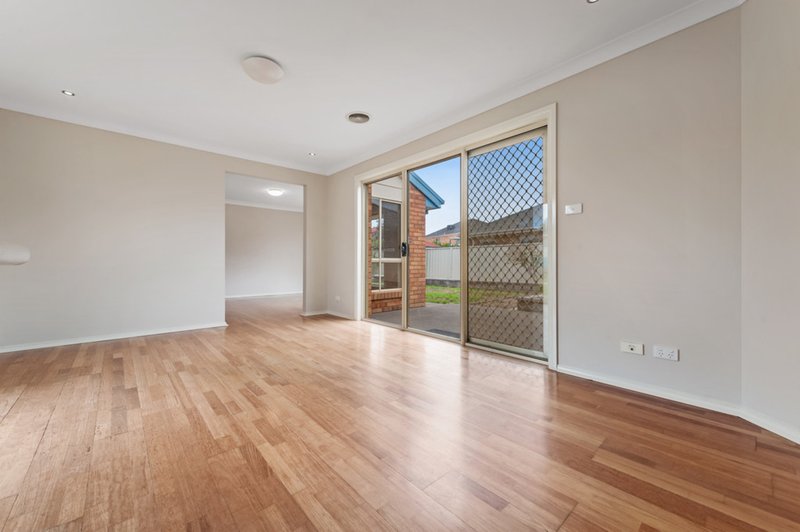 Photo - 14 Lyme Park Circle, Caroline Springs VIC 3023 - Image 7