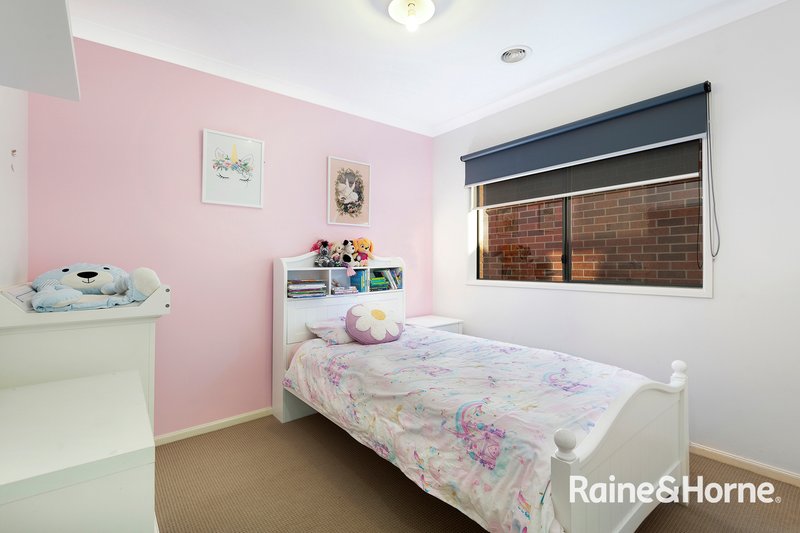 Photo - 14 Macpherson Circuit, Cranbourne East VIC 3977 - Image 4