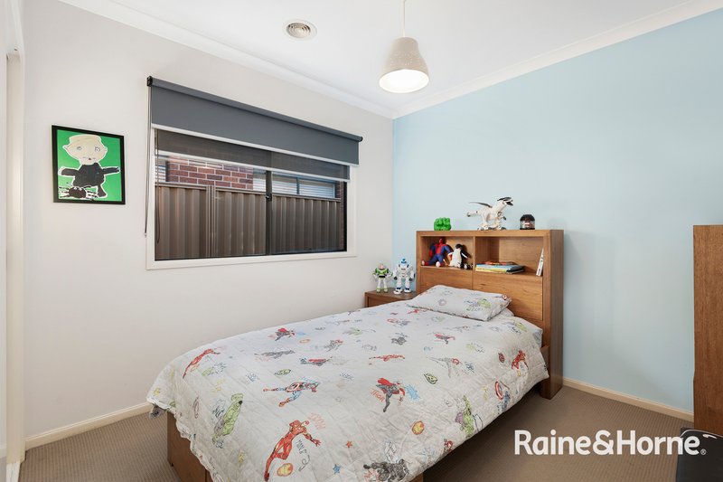 Photo - 14 Macpherson Circuit, Cranbourne East VIC 3977 - Image 5