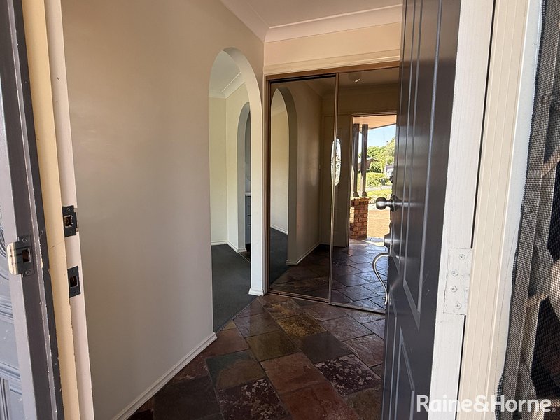 Photo - 1/4 Madison Way, Orange NSW 2800 - Image 2