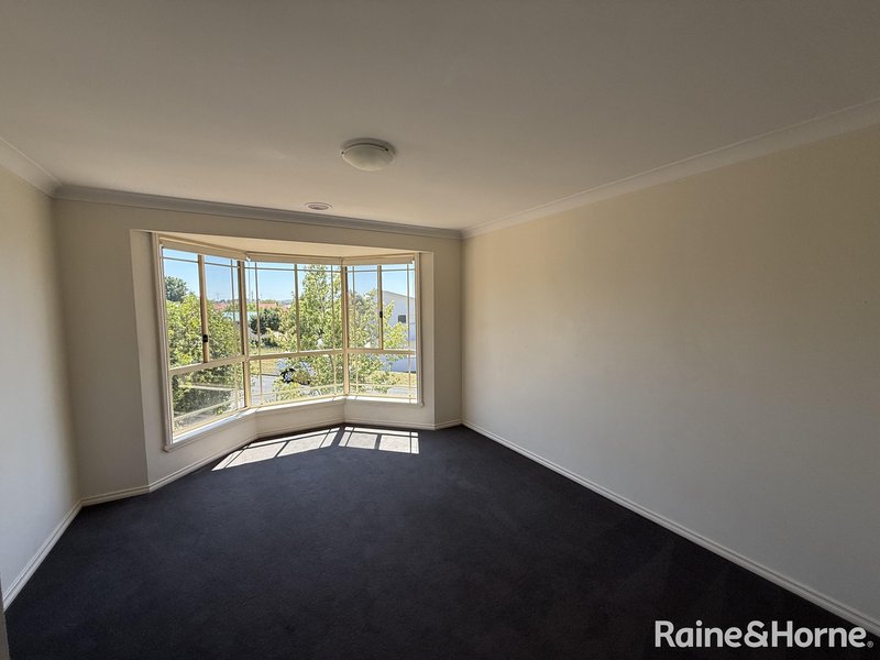 Photo - 1/4 Madison Way, Orange NSW 2800 - Image 5