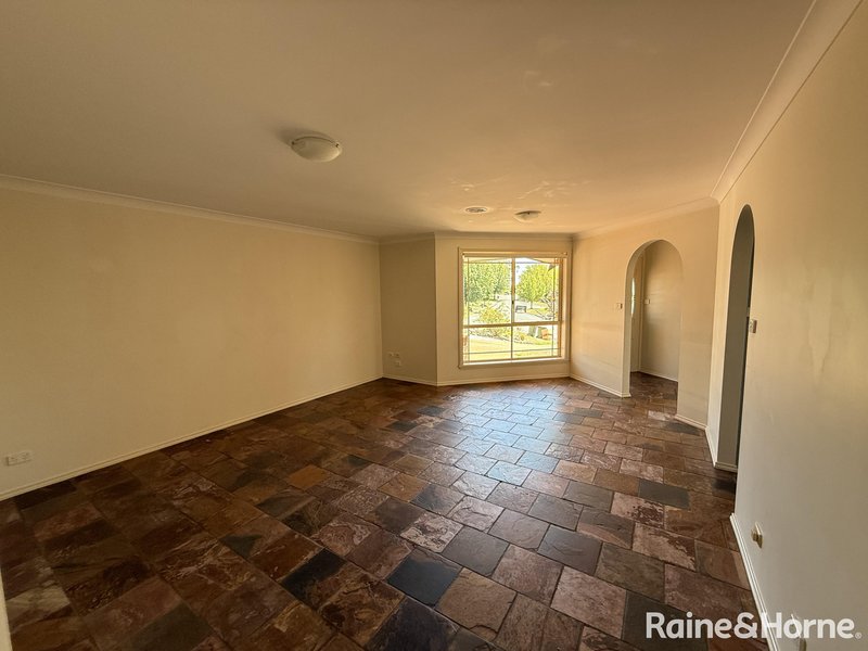 Photo - 1/4 Madison Way, Orange NSW 2800 - Image 7