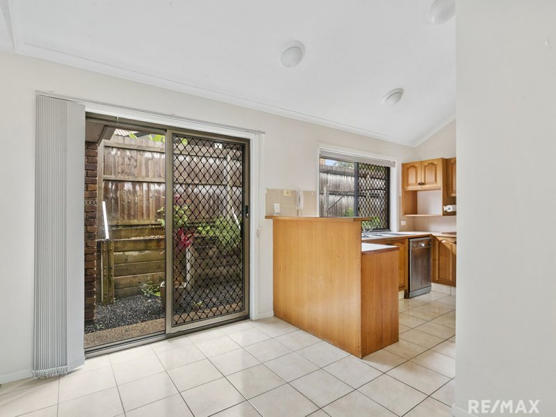 Photo - 1/4 Madsen Place, Southport QLD 4215 - Image 4