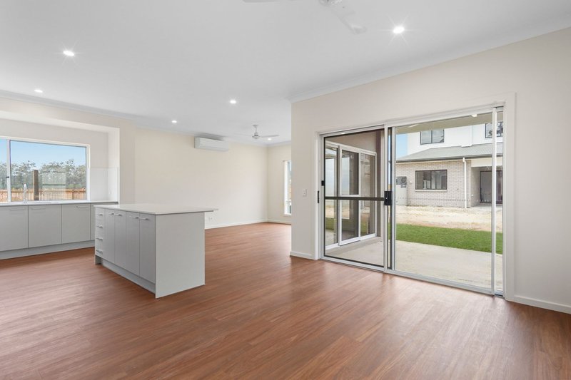 Photo - 14 Magenta Street, Greenbank QLD 4124 - Image 16