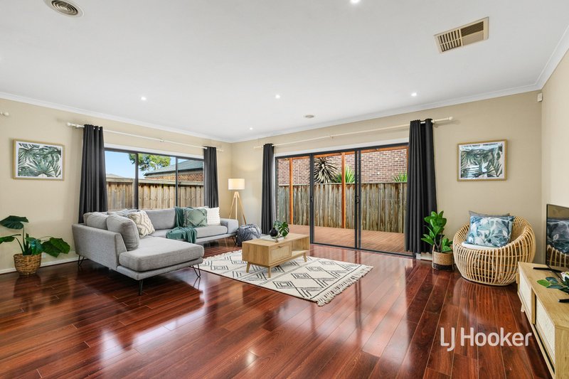 Photo - 14 Manna Way, Point Cook VIC 3030 - Image 3