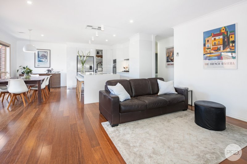 Photo - 14 Mansfield Avenue, Mount Clear VIC 3350 - Image 5