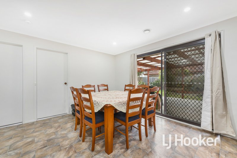 Photo - 14 Marida Court, Berwick VIC 3806 - Image 4