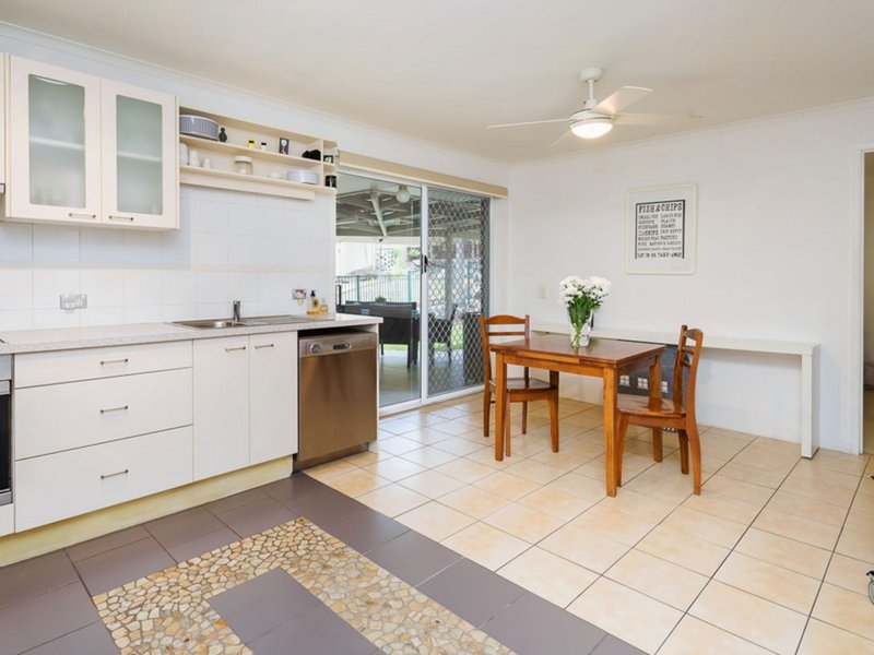 Photo - 14 Marlene Ct , Highland Park QLD 4211 - Image 7