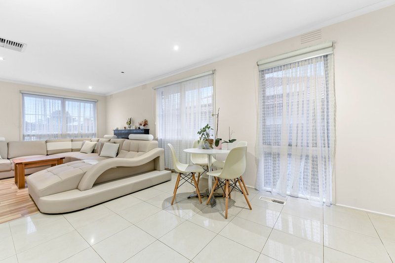 Photo - 14 Maroubra Avenue, Noble Park VIC 3174 - Image 4