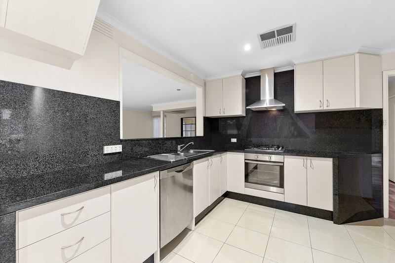 Photo - 14 Maroubra Avenue, Noble Park VIC 3174 - Image 5