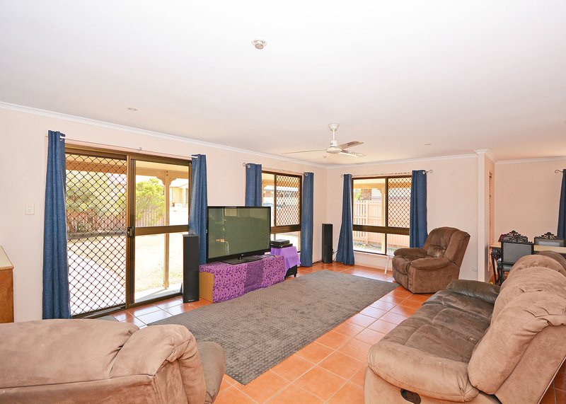 Photo - 14 Maryanne Court, Point Vernon QLD 4655 - Image 5