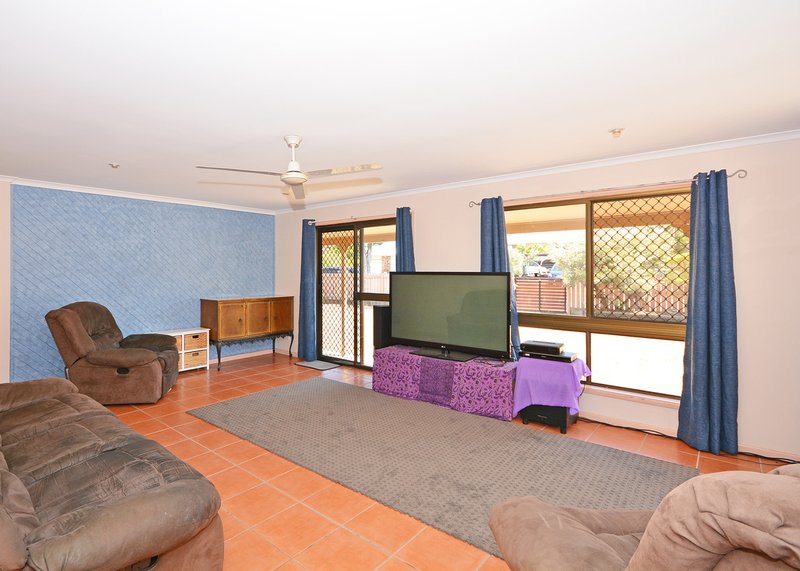 Photo - 14 Maryanne Court, Point Vernon QLD 4655 - Image 6