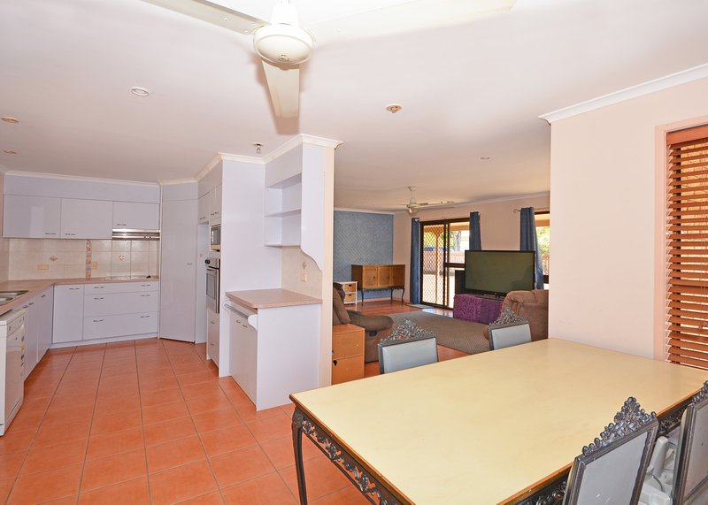 Photo - 14 Maryanne Court, Point Vernon QLD 4655 - Image 7