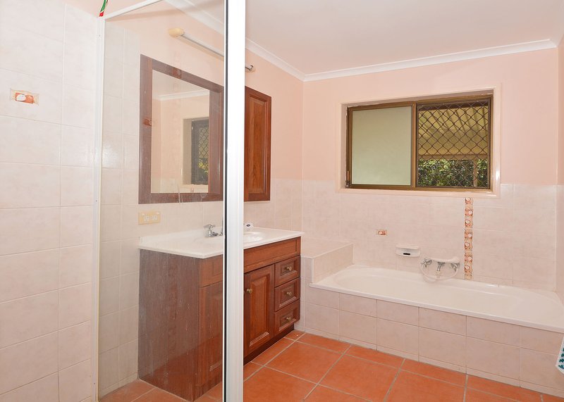 Photo - 14 Maryanne Court, Point Vernon QLD 4655 - Image 11