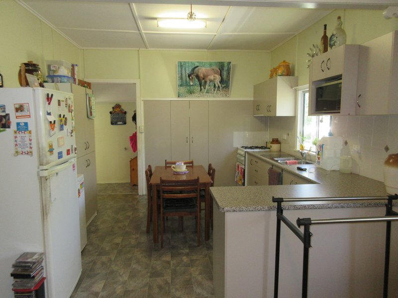 Photo - 14 Mason St , Mount Perry QLD 4671 - Image 2