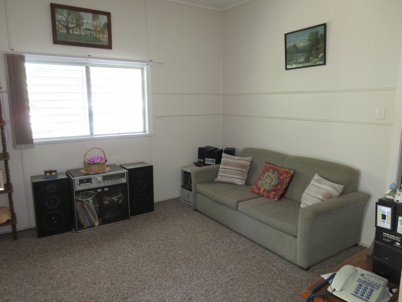 Photo - 14 Mason St , Mount Perry QLD 4671 - Image 3