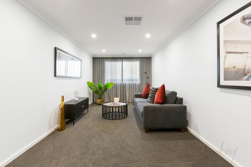 Photo - 14 Masters Crescent, Mambourin VIC 3024 - Image 14