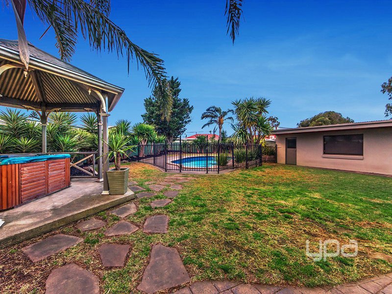 Photo - 14 Mavis Crescent, Kings Park VIC 3021 - Image 15