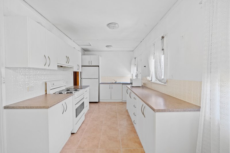Photo - 14 Maxwells Avenue, Ashcroft NSW 2168 - Image 5