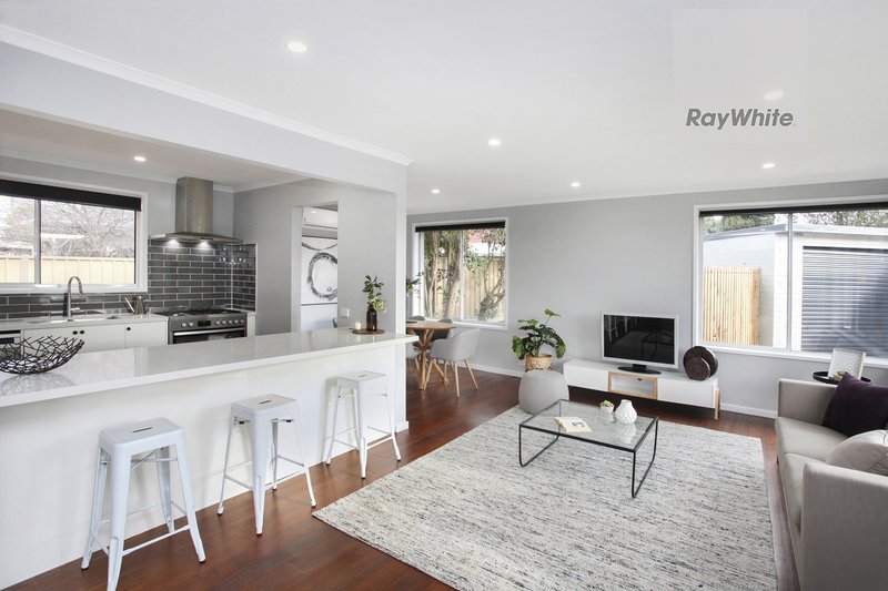 Photo - 14 Mayfair Close, Gladstone Park VIC 3043 - Image 3