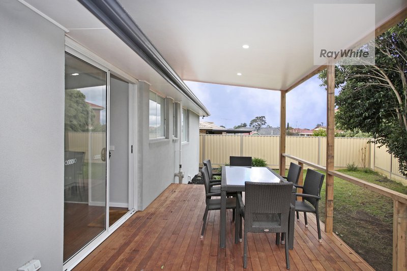 Photo - 14 Mayfair Close, Gladstone Park VIC 3043 - Image 15