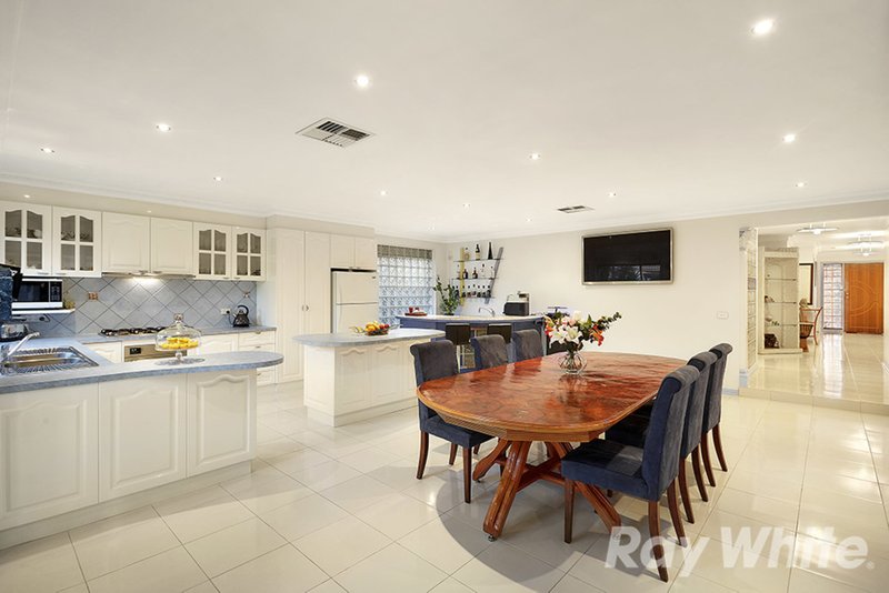 Photo - 14 Mayfair Close, Mulgrave VIC 3170 - Image 3