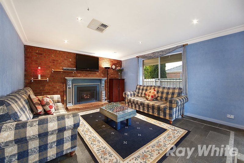 Photo - 14 Mayfair Close, Mulgrave VIC 3170 - Image 5