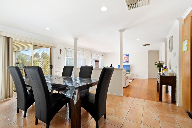 Photo - 14 Mccabe Drive, Epping VIC 3076 - Image 5