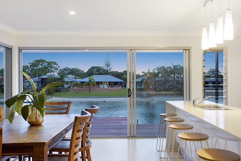 Photo - 14 Mcilwain Drive, Mermaid Waters QLD 4218 - Image 3