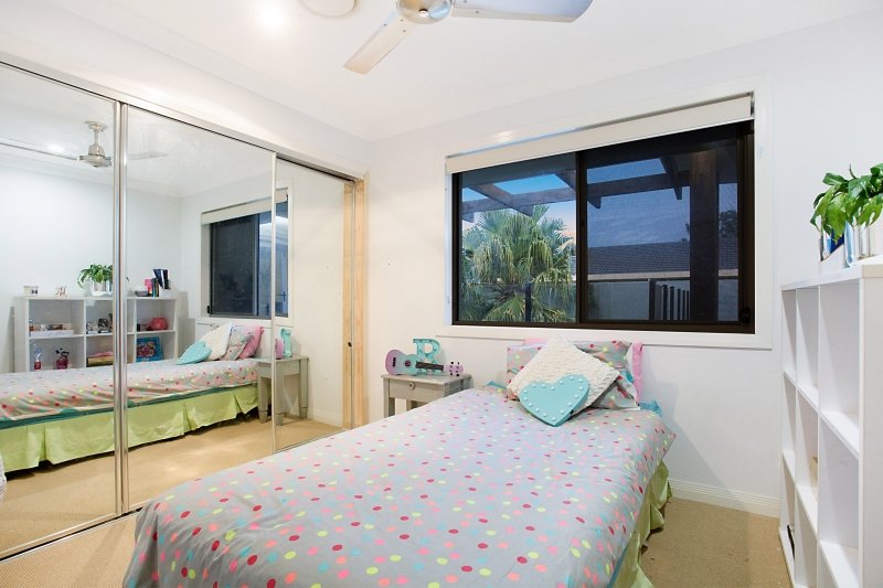 Photo - 14 Mcilwain Drive, Mermaid Waters QLD 4218 - Image 9