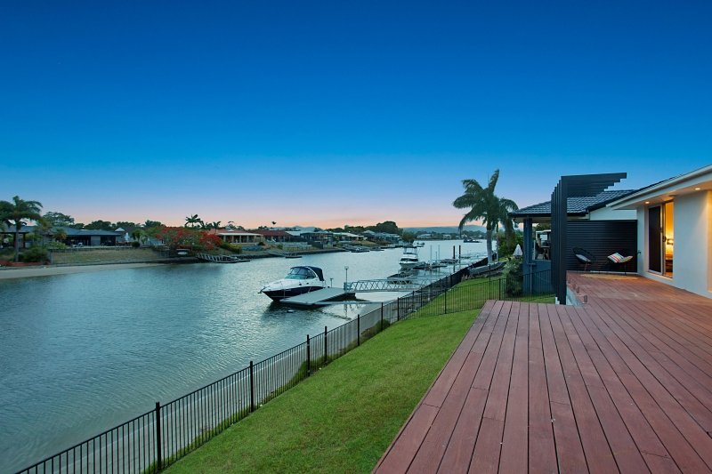 Photo - 14 Mcilwain Drive, Mermaid Waters QLD 4218 - Image 15