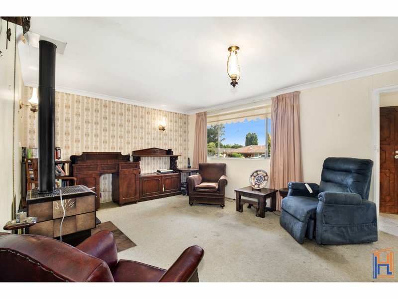 Photo - 14 Mckeon Avenue, Armidale NSW 2350 - Image 2