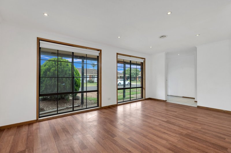 Photo - 14 Mcmurray Crescent, Hoppers Crossing VIC 3029 - Image 7