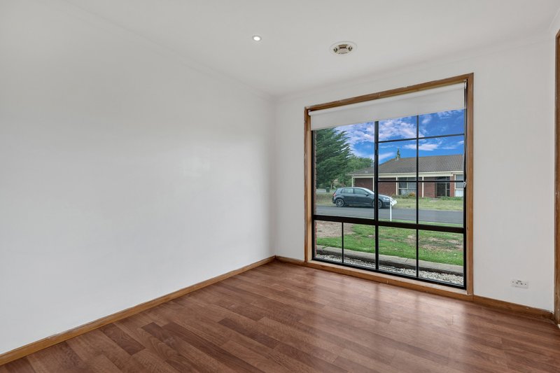 Photo - 14 Mcmurray Crescent, Hoppers Crossing VIC 3029 - Image 12