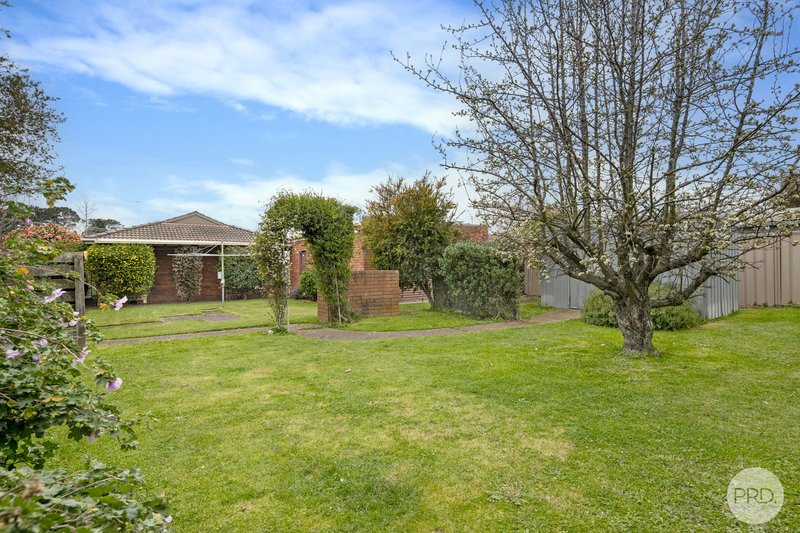 Photo - 14 Mcnulty Drive, Wendouree VIC 3355 - Image 2