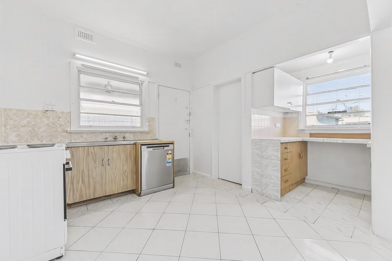 Photo - 14 Mereweather Avenue, Frankston VIC 3199 - Image 4